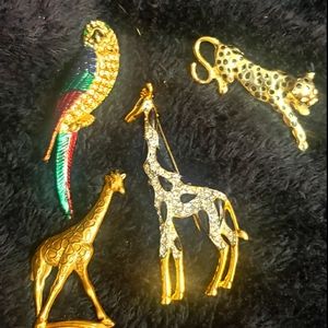 Safari brooch lot